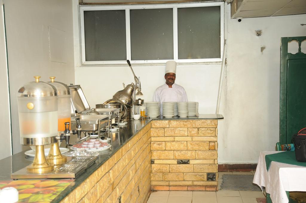 Nile Hotel Assuan Esterno foto