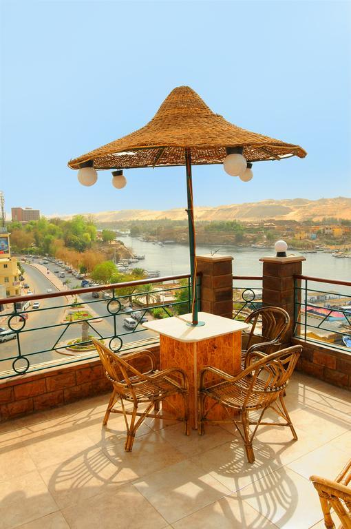 Nile Hotel Assuan Esterno foto