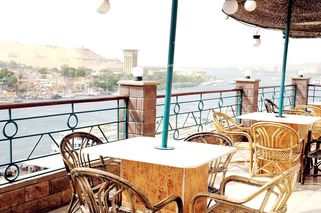 Nile Hotel Assuan Esterno foto