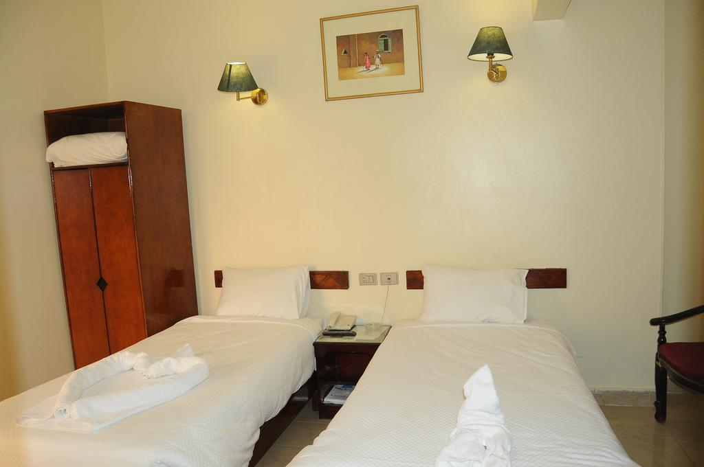 Nile Hotel Assuan Esterno foto