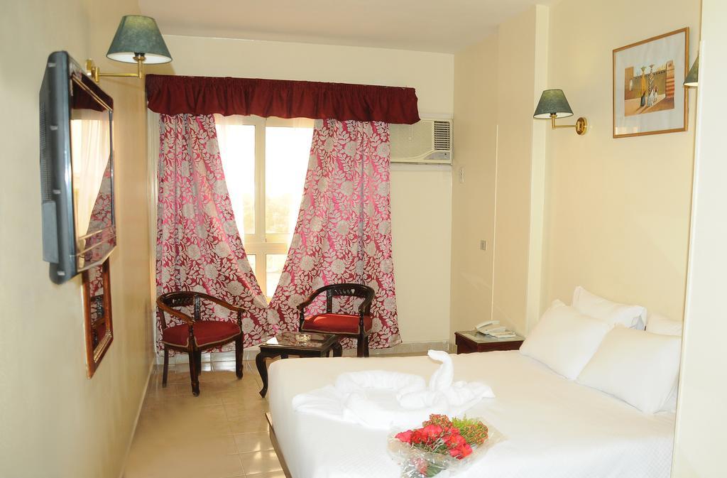 Nile Hotel Assuan Esterno foto