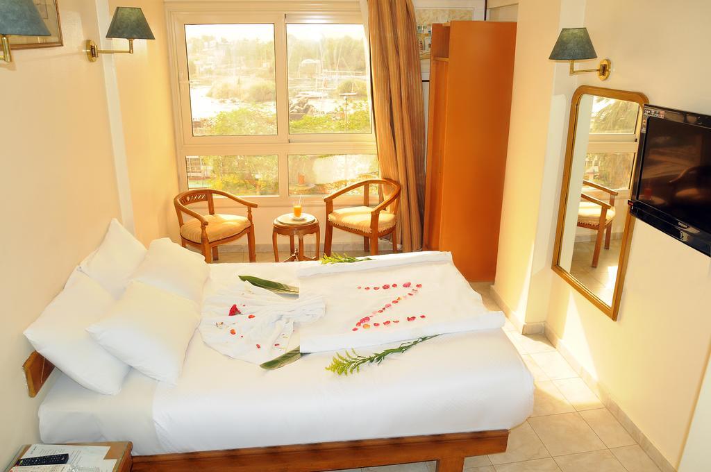 Nile Hotel Assuan Esterno foto
