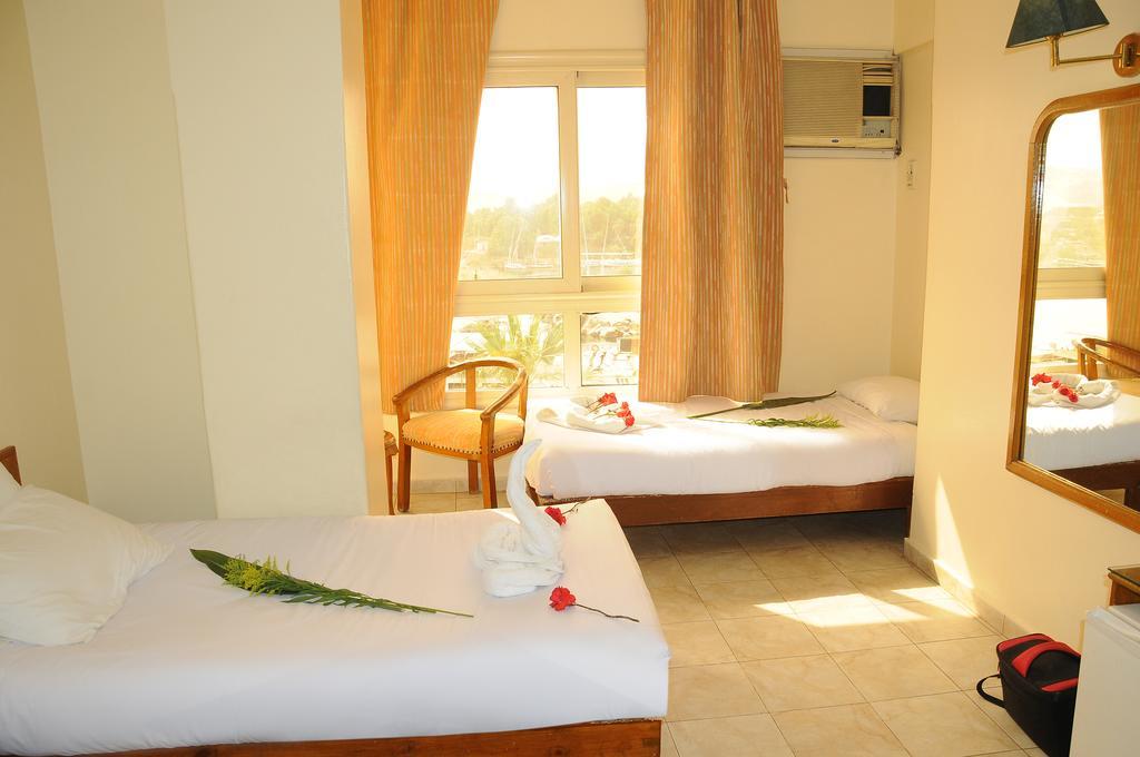 Nile Hotel Assuan Esterno foto